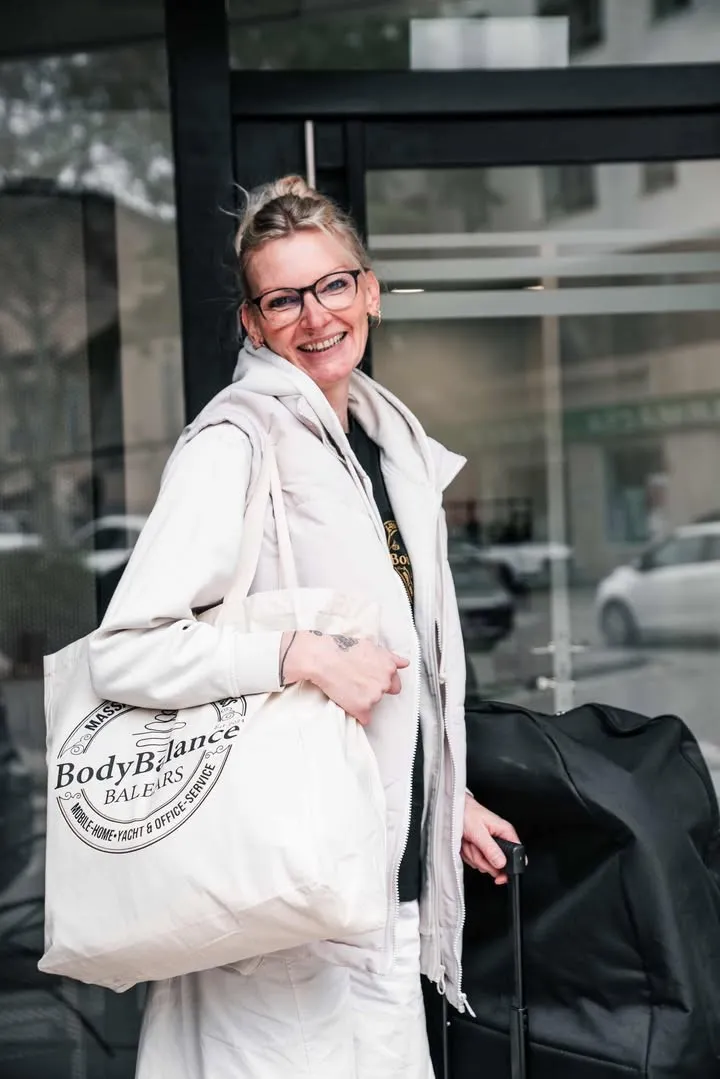 Sandra Quester von Bodybalance Balears kommt mit ihrer mobilen Ausrüstung direkt zu dir