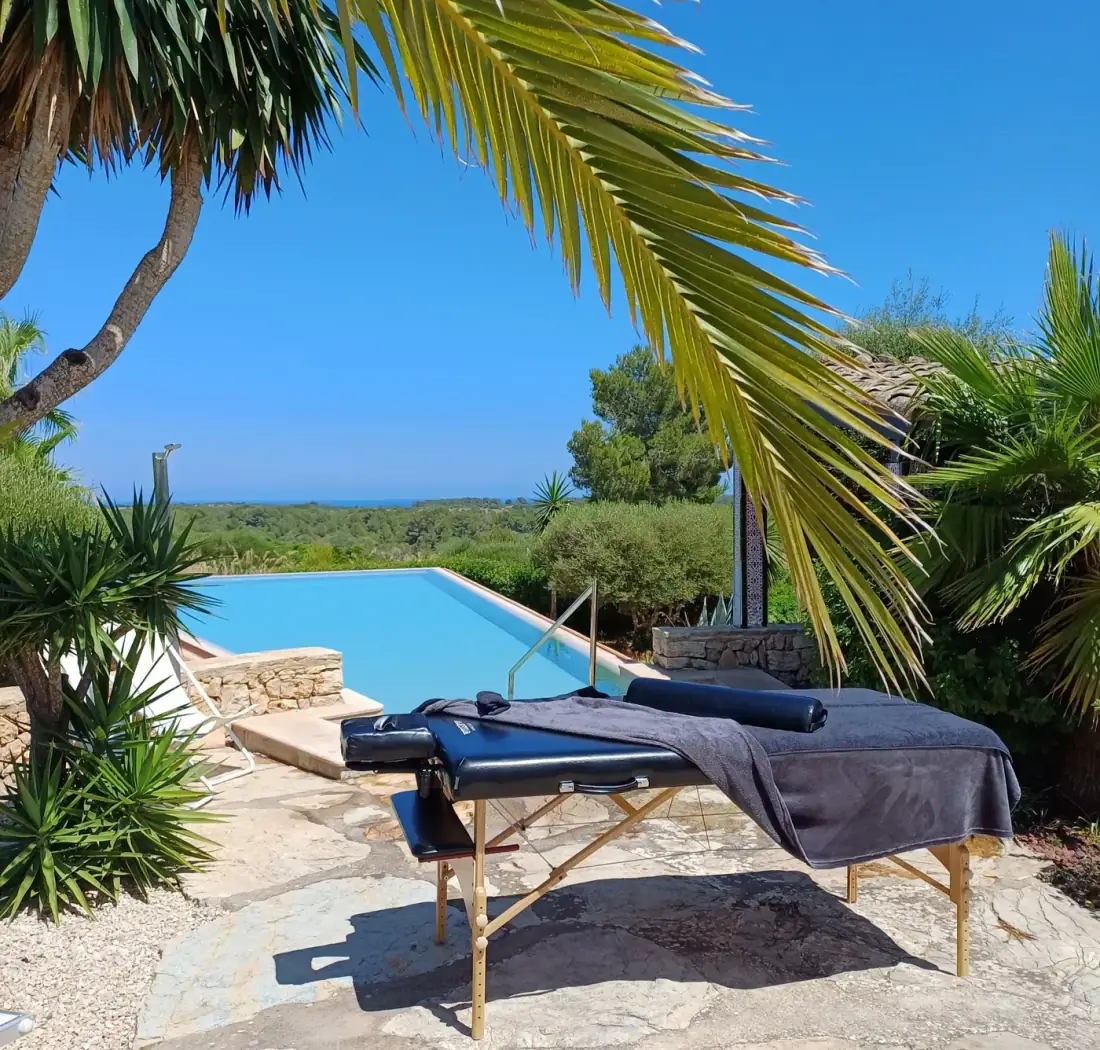 Entspannende Massage an deinem Lieblingsplatz, zum Beispiel am Pool